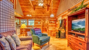Ferienhaus, Mehrere Betten (Angler's Perch #2523) | Wohnbereich