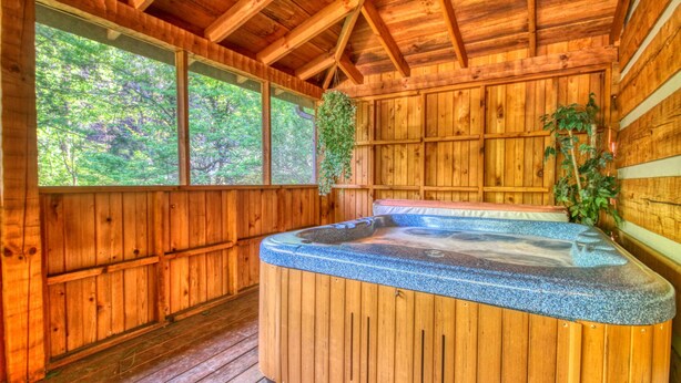 Ferienhaus, Mehrere Betten (Angler's Perch #2523) | Innen-Whirlpool