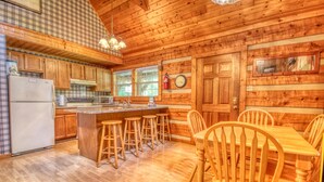 Ferienhaus, Mehrere Betten (Angler's Perch #2523) | Speisen