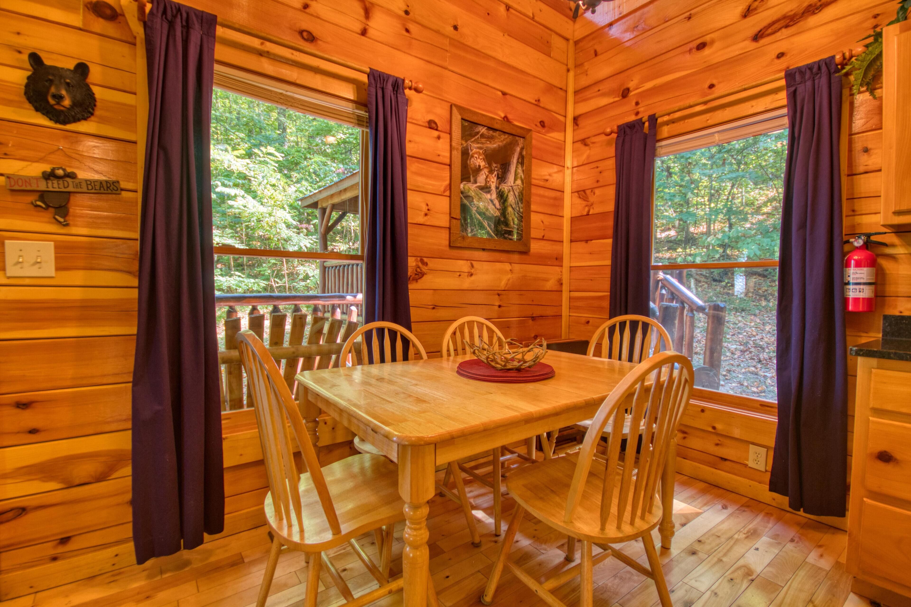 ハウス ベッド (複数台) (Falcon Crest #2911) | レストラン