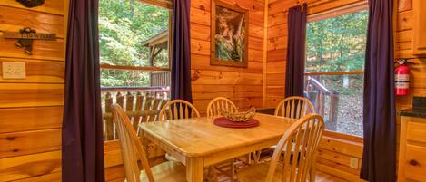 Huis, meerdere bedden (Falcon Crest #2911) | Dineren