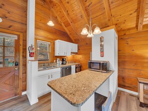 Private kitchen - Foxy Lady #1531 (Gatlinburg)