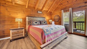 House, 1 King Bed with Sofa bed (Foxy Lady #1531) | 1 bedroom, free WiFi, individually decorated, individually furnished - Foxy Lady #1531 (Gatlinburg)