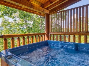 Outdoor spa tub - Absolutely Wonderful #304 (Sevierville)