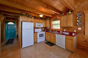 Private kitchen - American Dream #142 (Sevierville)