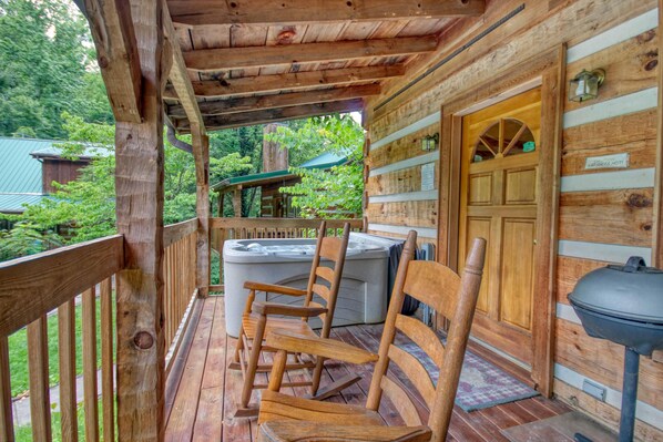 House, 1 King Bed (Cuddle Inn #1529) | Outdoor spa tub