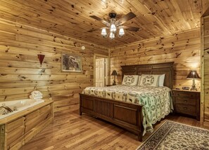 House, Multiple Beds (Camelot #266) | 2 bedrooms, individually decorated, individually furnished, free WiFi - Camelot #266 (Pigeon Forge)