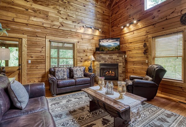 House, Multiple Beds (Camelot #266) | Living area - Camelot #266 (Pigeon Forge)