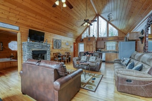 House, Multiple Beds (Kissing Retreat #269) | Living area