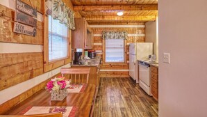 Casa, 1 cama King size (Moonshine Madness #1611) | Cocina privada