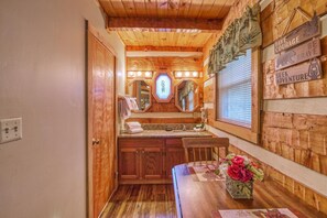 House, 1 King Bed (Moonshine Madness #1611) | Interior