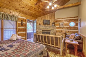 House, 1 King Bed (Moonshine Madness #1611)