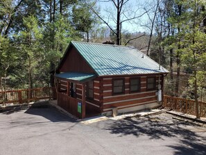 House, 1 King Bed (Moonshine Madness #1611) | Exterior