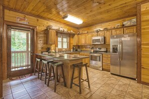 Casa, varias camas (A New Beginning #522) | Cocina privada | Refrigerador, microondas, horno y parrilla de estufa