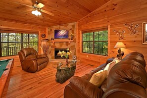 House, 1 King Bed (Dream Maker #120) | Living area