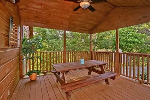 House, 1 King Bed (Dream Maker #120) | Outdoor dining