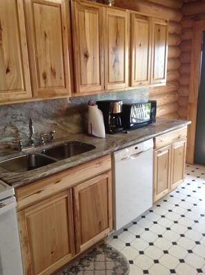 House, Multiple Beds (Mountain Perch #2134) | Private kitchen | Fridge, microwave, stovetop, dishwasher