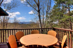 House, Multiple Beds (Almost Heaven #205) | Outdoor dining