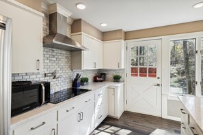 House, Multiple Beds (Gatlinburg - Barbara's Song #4125) | Private kitchen | Toaster