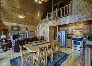Dining - Hillbilly Hilton #525 (Gatlinburg)