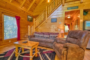 House, Multiple Beds (A Mountain Paradise #295) | Living area