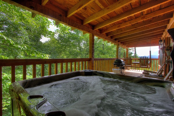 House, 1 King Bed with Sofa bed (Apple Bear View #116) | Outdoor spa tub