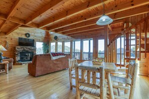 House, Multiple Beds (Evening View #133) | Living area - Evening View #133 (Sevierville)