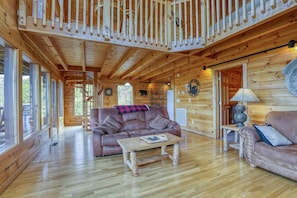 House, Multiple Beds (Evening View #133) | Living area - Evening View #133 (Sevierville)