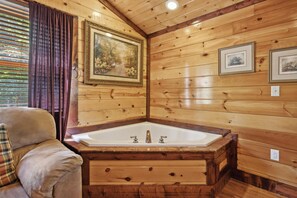 House, Multiple Beds (Mystical Creek Pool Lodge #600) | Interior