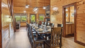 House, Berbilang Katil (Mystical Creek Pool Lodge #600) | Tempat makan