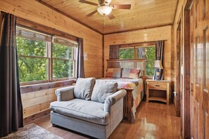 House, Multiple Beds (Mystical Creek Pool Lodge #600)