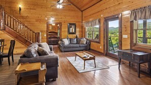 House, Berbilang Katil (Mystical Creek Pool Lodge #600) | Ruang tamu