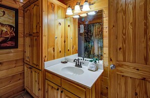 House, Multiple Beds (Always Dreaming  #410) | Bathroom | Towels - Always Dreaming #410 (Sevierville)