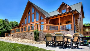 Outdoor dining - Always Dreaming #410 (Sevierville)