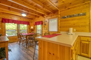 Maison, plusieurs lits (Buddy Bear #249) | Restauration