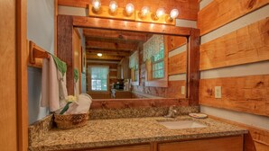 House, 1 King Bed (Dream Weaver #1527) | Interior