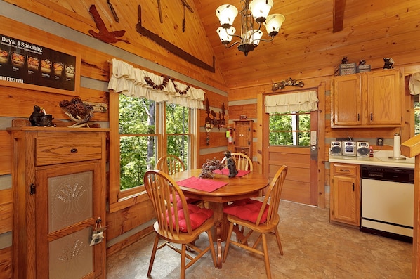 Fridge, microwave, stovetop, dishwasher - At Wild Turkey #122 (Sevierville)