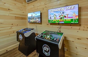 Maison, Plusieurs lits (Majestic View Lodge #426) | Salle de jeux