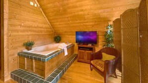 House, 1 King Bed with Sofa bed (Hidden Romance #1404) | Interior - Hidden Romance #1404 (Sevierville)