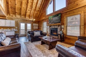 Living area - Dream Come True #555 (Sevierville)