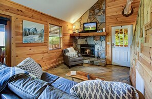 House, Multiple Beds (Grandpa Bear's View #233) | Living room