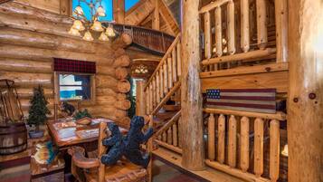 House, Multiple Beds (A Cut Above #371) | Dining