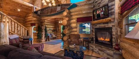 House, Multiple Beds (A Cut Above #371) | Living area