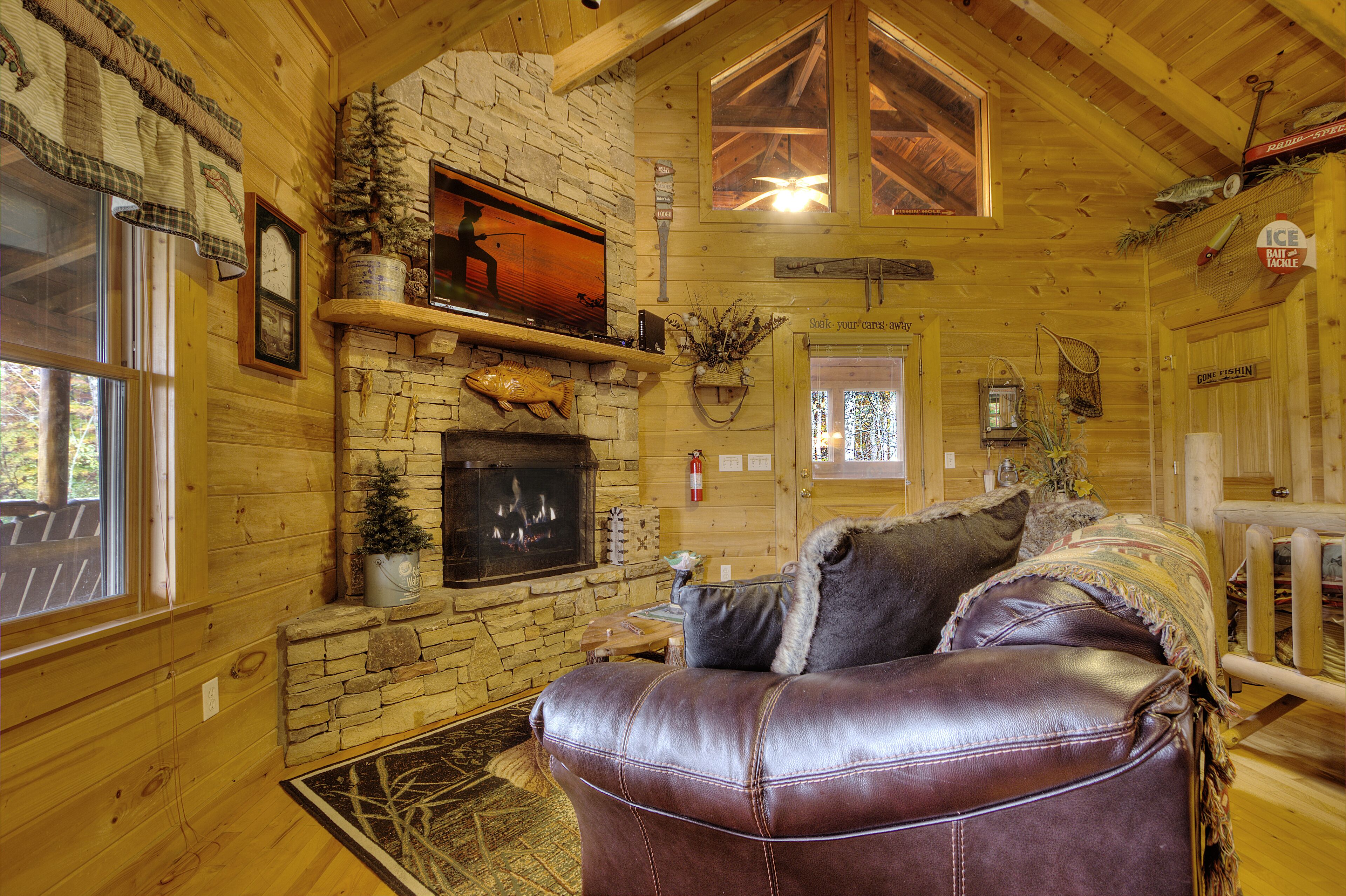 House, Multiple Beds (A Fishing Hole #156) | Living room