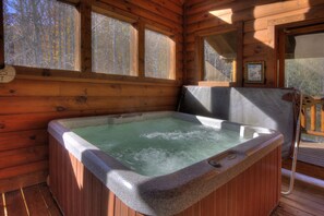 Talo, useita sänkyjä (A Fishing Hole #156) | Kylpylä