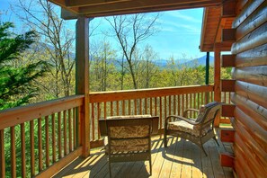 House, Multiple Beds (Heavenly Hideaway #256) | Balcony - Heavenly Hideaway #256 (Sevierville)