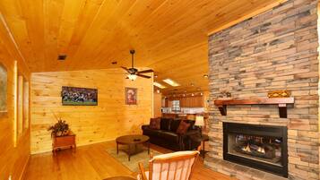 House, Multiple Beds (Heavenly Creekside #276) | Living area