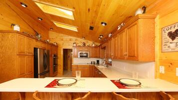 House, Multiple Beds (Heavenly Creekside #276) | Private kitchen | Fridge, microwave, stovetop, dishwasher
