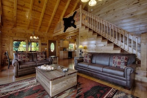 Casa, varias camas (Eagle's View #356) | Área de sala de estar