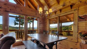 House, Multiple Beds (Eagle's View #356) | Dining